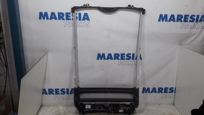 Używane Podsufitka Peugeot 308 (4A/C) 1.6 VTI 16V Cena € 157,50 Procedura marży oferowane przez Maresia Parts