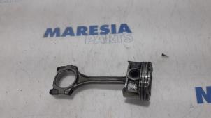 Usagé Piston Peugeot 107 1.0 12V Prix € 50,00 Règlement à la marge proposé par Maresia Parts