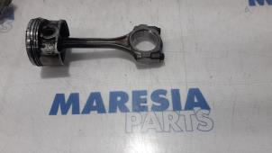 Usagé Piston Peugeot 107 1.0 12V Prix € 50,00 Règlement à la marge proposé par Maresia Parts