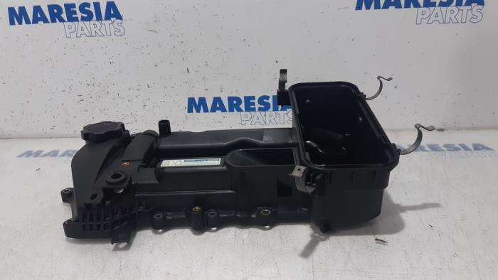 Usagé Couvercle soupapes Peugeot 107 1.0 12V Prix € 20,00 Règlement à la marge proposé par Maresia Parts