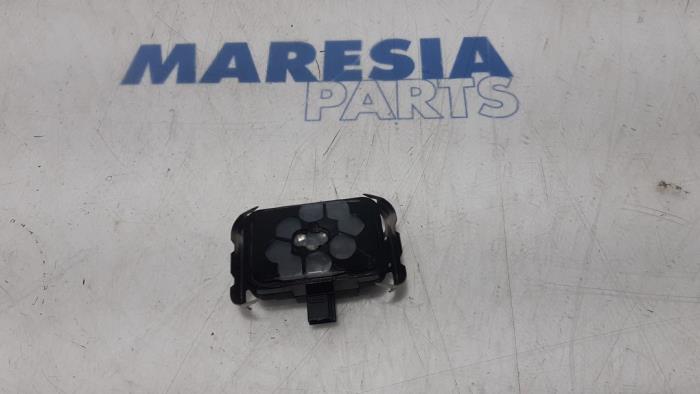 Begagnade Regnsensor Renault Espace (JK) 2.0 dCi 16V 175 FAP Pris € 25,00 Marginaltabell erbjuds av Maresia Parts