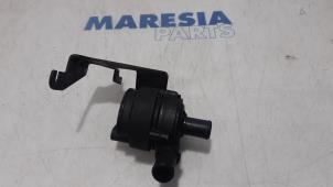 Usagé Pompe à eau Renault Espace (JK) 2.0 dCi 16V 175 FAP Prix € 65,00 Règlement à la marge proposé par Maresia Parts