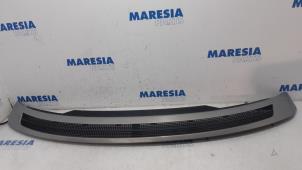 Used Cowl top grille Renault Espace (JK) 2.0 dCi 16V 175 FAP Price € 65,00 Margin scheme offered by Maresia Parts
