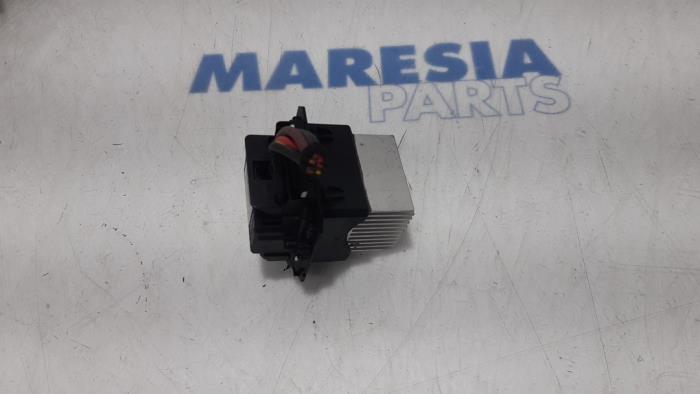 Heater resistor from a Opel Vivaro 1.6 CDTI BiTurbo 140 2015