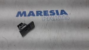 Gebrauchte AUX / USB-Anschluss Fiat Bravo (198A) 1.4 16V Preis € 25,00 Margenregelung angeboten von Maresia Parts