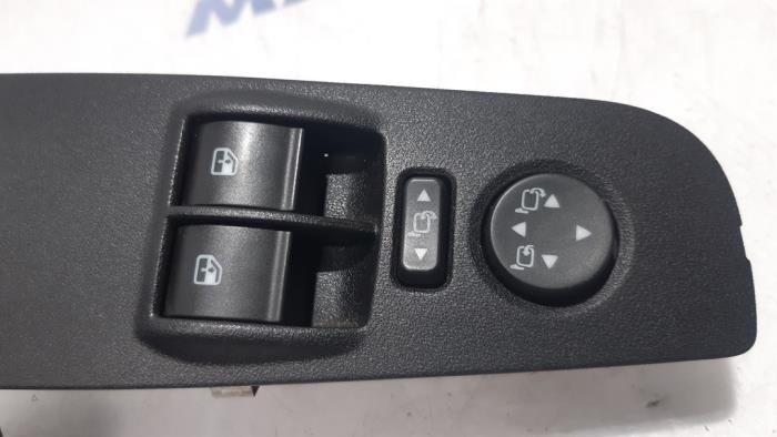 Multi-functional window switch from a Fiat Bravo (198A) 1.4 16V 2007