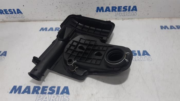 Begagnade Luftfilterhus Peugeot 107 1.0 12V Pris € 19,99 Marginaltabell erbjuds av Maresia Parts