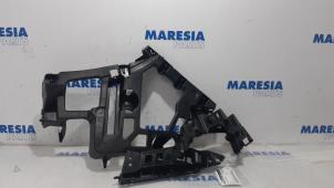 Używane Wspornik zderzaka lewy tyl Peugeot 508 (8D) 1.6 THP 16V Cena € 50,00 Procedura marży oferowane przez Maresia Parts
