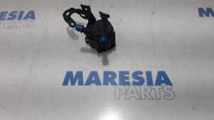 Usados Bomba de agua adicional Peugeot 508 (8D) 1.6 THP 16V Precio € 60,00 Norma de margen ofrecido por Maresia Parts