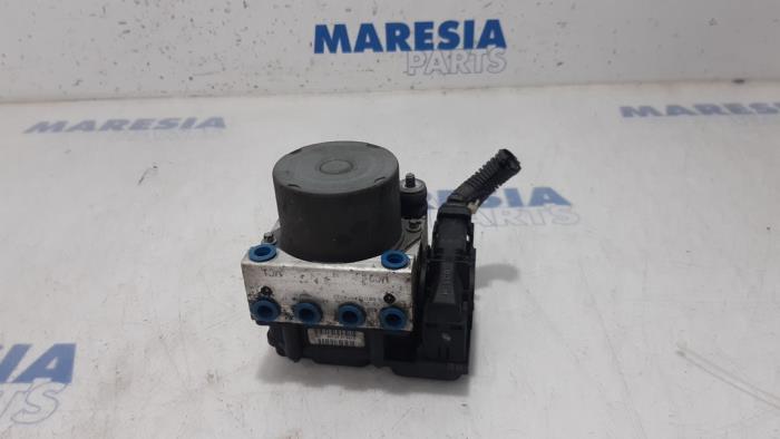 Used ABS pump Peugeot 107 1.0 12V Price € 25,00 Margin scheme offered by Maresia Parts