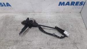 Used Convertible top hinge Peugeot 207 CC (WB) 1.6 16V Price € 157,50 Margin scheme offered by Maresia Parts