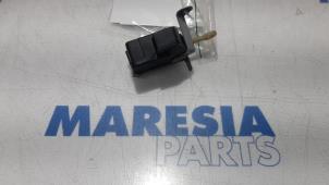 Usados Motor del portón trasero Peugeot 107 1.0 12V Precio € 20,00 Norma de margen ofrecido por Maresia Parts