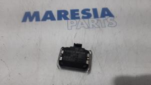 Usados Sensor de lluvia Peugeot RCZ (4J) 1.6 16V THP Precio € 20,00 Norma de margen ofrecido por Maresia Parts