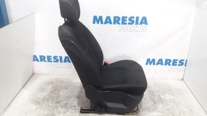 Seat, right from a Renault Clio IV (5R) 1.5 Energy dCi 90 FAP 2014