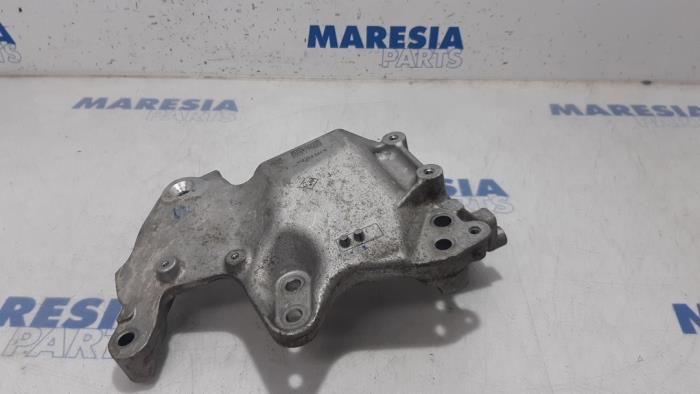 Used Engine mount Renault Trafic (1FL/2FL/3FL/4FL) 1.6 dCi 125 Twin Turbo Price € 42,35 Inclusive VAT offered by Maresia Parts