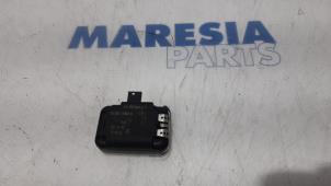 Usados Sensor de lluvia Renault Espace (JK) 2.0 dCi 16V 150 FAP Precio € 25,00 Norma de margen ofrecido por Maresia Parts