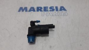 Used Windscreen washer pump Renault Espace (JK) 2.0 dCi 16V 150 FAP Price € 10,00 Margin scheme offered by Maresia Parts