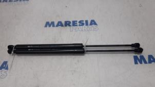 Used Set of tailgate gas struts Renault Clio IV (5R) 0.9 Energy TCE 90 12V Price € 40,00 Margin scheme offered by Maresia Parts