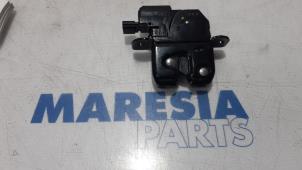 Used Tailgate lock mechanism Renault Clio IV (5R) 0.9 Energy TCE 90 12V Price € 14,95 Margin scheme offered by Maresia Parts