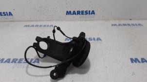 Used Knuckle, front left Peugeot 207 CC (WB) 1.6 16V Price € 50,00 Margin scheme offered by Maresia Parts