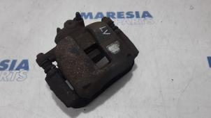 Used Front brake calliper, left Peugeot 207 CC (WB) 1.6 16V Price € 30,00 Margin scheme offered by Maresia Parts