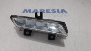 Used Daytime running light, right Renault Clio IV (5R) 1.5 Energy dCi 90 FAP Price € 40,00 Margin scheme offered by Maresia Parts