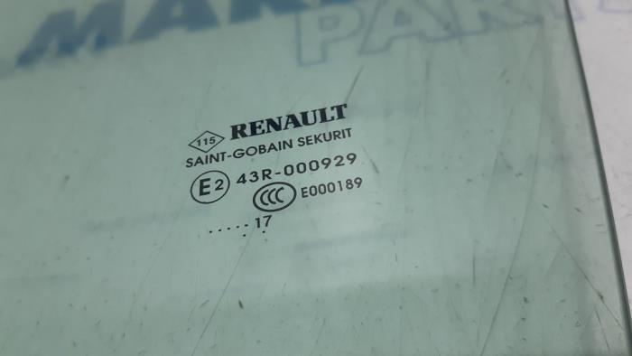 Ventanilla de puerta de 4 puertas izquierda delante de un Renault Espace (RFCJ) 1.6 Energy dCi 160 EDC 2017