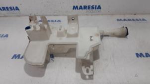 Używane Zbiornik spryskiwacza przód Citroen C5 III Tourer (RW) 1.6 16V THP 155 Cena € 30,00 Procedura marży oferowane przez Maresia Parts