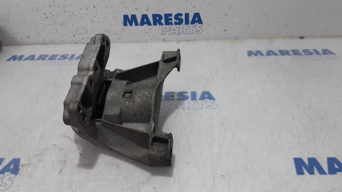 Used Engine mount Peugeot 308 SW (L4/L9/LC/LJ/LR) 1.6 BlueHDi 120 Price € 29,00 Margin scheme offered by Maresia Parts