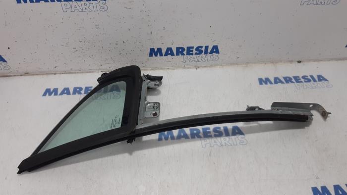 Usados Ventanilla triangular derecha delante Peugeot 207 CC (WB) 1.6 16V Precio € 35,00 Norma de margen ofrecido por Maresia Parts