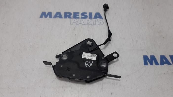 Używane Blokada dachu cabrio Peugeot 207 CC (WB) 1.6 16V Cena € 59,99 Procedura marży oferowane przez Maresia Parts