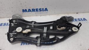 Usagé Mécanique vitre 2portes arrière gauche Peugeot 207 CC (WB) 1.6 16V Prix € 50,00 Règlement à la marge proposé par Maresia Parts