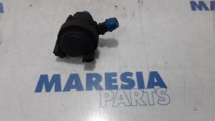 Usagé Pompe à eau supplémentaire Renault Espace (RFCJ) 1.6 Energy dCi 160 EDC Prix € 55,00 Règlement à la marge proposé par Maresia Parts