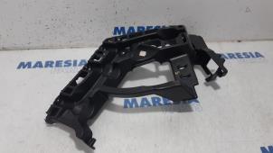 Used Rear bumper bracket, left Renault Espace (RFCJ) 1.6 Energy dCi 160 EDC Price € 35,00 Margin scheme offered by Maresia Parts