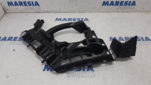 Used Rear bumper bracket, right Renault Espace (RFCJ) 1.6 Energy dCi 160 EDC Price € 35,00 Margin scheme offered by Maresia Parts