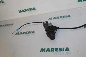 Used Door lock mechanism 2-door, left Peugeot 407 (6C/J) 2.2 16V Price € 50,00 Margin scheme offered by Maresia Parts