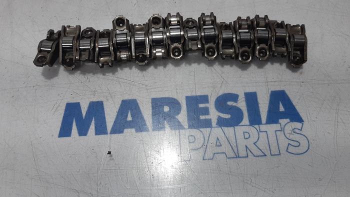 Gebrauchte Kipphebel Renault Grand Scénic II (JM) 2.0 16V Preis € 50,00 Margenregelung angeboten von Maresia Parts