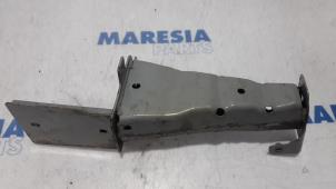 Used Front bumper bracket, right Renault Espace (RFCJ) 1.6 Energy dCi 160 EDC Price € 75,00 Margin scheme offered by Maresia Parts