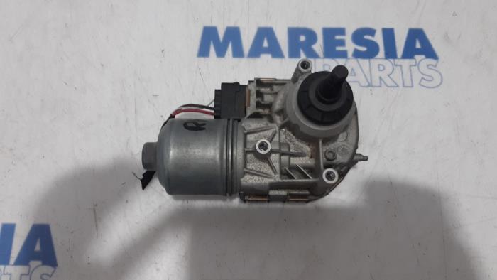 Front wiper motor from a Renault Espace (RFCJ) 1.6 Energy dCi 160 EDC 2017