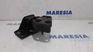 Used Engine mount Renault Clio III (BR/CR) 1.2 16V 75 Price € 25,00 Margin scheme offered by Maresia Parts