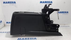 Used Middle console Peugeot 5008 I (0A/0E) 1.6 THP 16V Price € 75,00 Margin scheme offered by Maresia Parts