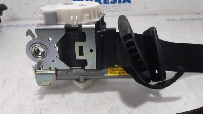 Front seatbelt, right from a Peugeot 5008 I (0A/0E) 1.6 THP 16V 2011