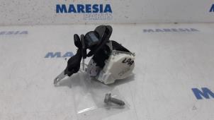 Used Rear seatbelt, left Peugeot 5008 I (0A/0E) 1.6 THP 16V Price € 65,00 Margin scheme offered by Maresia Parts