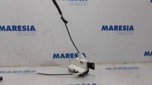 Used Front door lock mechanism 4-door, right Peugeot 5008 I (0A/0E) 1.6 THP 16V Price € 19,90 Margin scheme offered by Maresia Parts