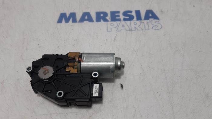Używane Silnik szyberdachu Peugeot 5008 I (0A/0E) 1.6 THP 16V Cena € 105,00 Procedura marży oferowane przez Maresia Parts