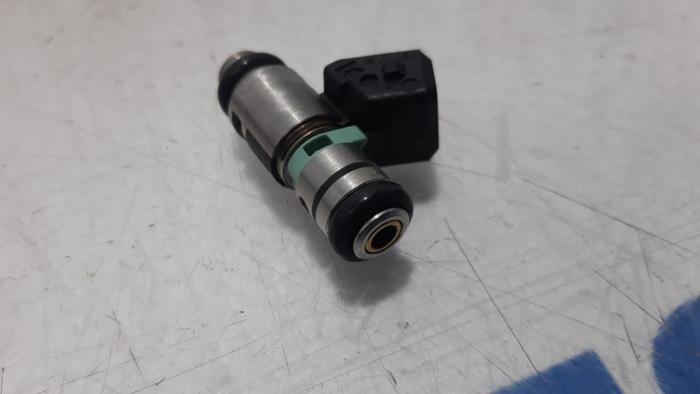 Injector (petrol injection) from a Fiat Panda (141) 1100 IE 4x4 Van 2002