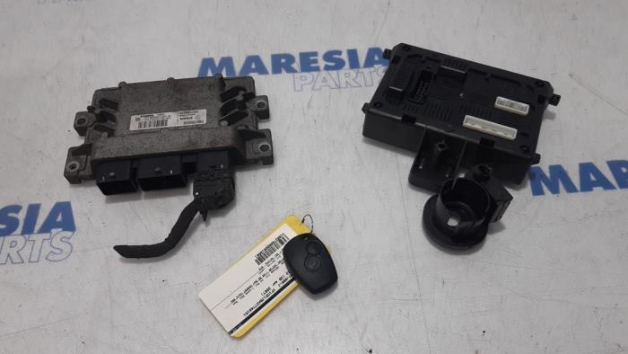 Gebrauchte Steuergerät Motormanagement Renault Clio III (BR/CR) 1.2 16V 75 Preis € 210,00 Margenregelung angeboten von Maresia Parts