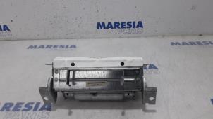 Used Right airbag (dashboard) Renault Clio III (BR/CR) 1.2 16V 75 Price € 35,00 Margin scheme offered by Maresia Parts