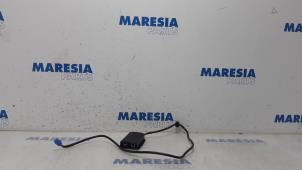 Used Module USB Renault Clio III (BR/CR) 1.2 16V 75 Price € 50,00 Margin scheme offered by Maresia Parts