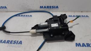 Used Parking brake mechanism Peugeot 5008 I (0A/0E) 1.6 THP 16V Price € 210,00 Margin scheme offered by Maresia Parts